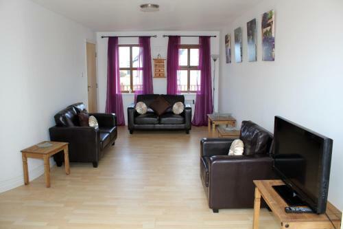 Hookless Holiday Homes