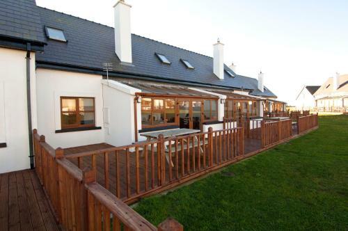 Hookless Holiday Homes