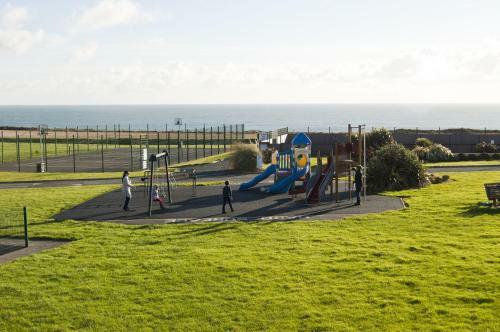Hookless Holiday Homes