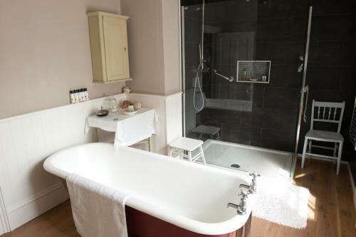 Bed & Breakfast Lough Bawn House