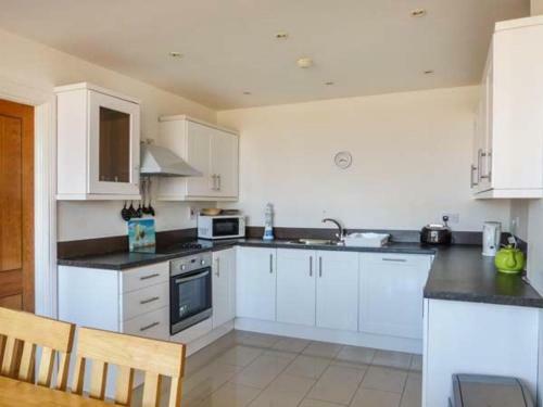 6 Strand Cottages, Westport