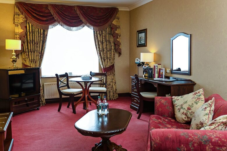 Sheldon Park Hotel And Leisure Club