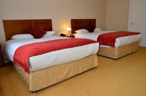 Cooneys Hotel