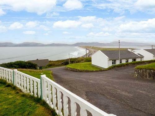 Rossbeigh Beach Cottage No 6, Glenbeigh