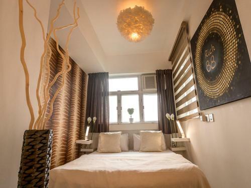 Large Boutique Style Apartment - Upper House
