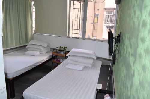 Hostal May House
