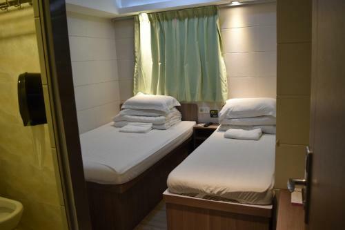 Hostal May House