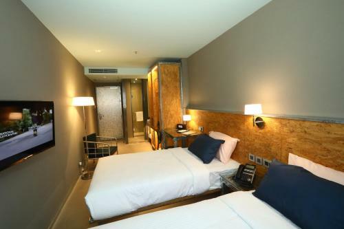 Ind Hotel