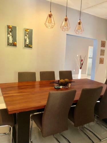 Lukas Luxury Garden Apartment