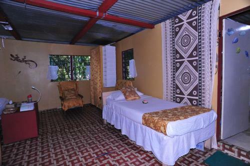 Hostal Dolphin Bay Divers Retreat