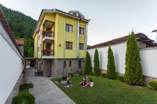 Hostal Hera Guest House