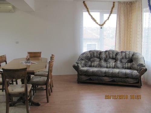 Hostal Miranis Houses