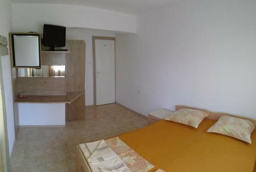 Hostal Eleonor Guest House