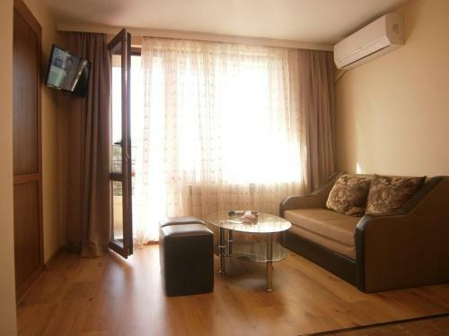 Hostal Border House