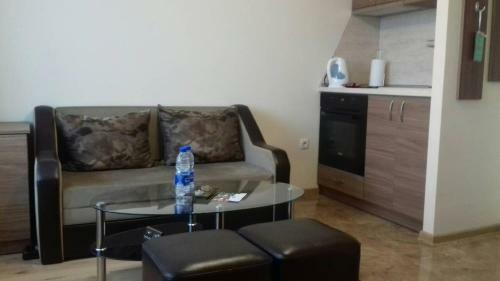 Hostal Border House