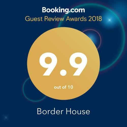Hostal Border House