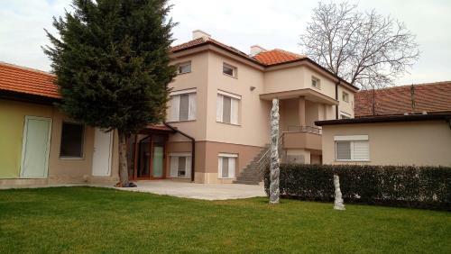 Hostal Villa Ros Guest House