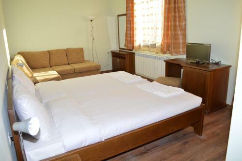 Hostal De-yan Guest House
