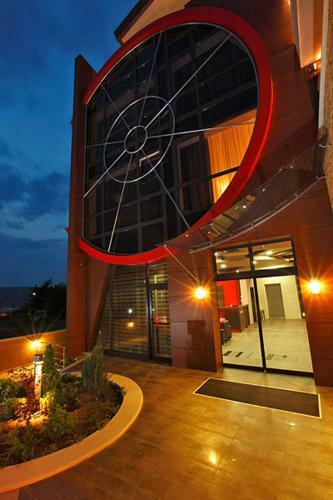 Family Hotel Ring