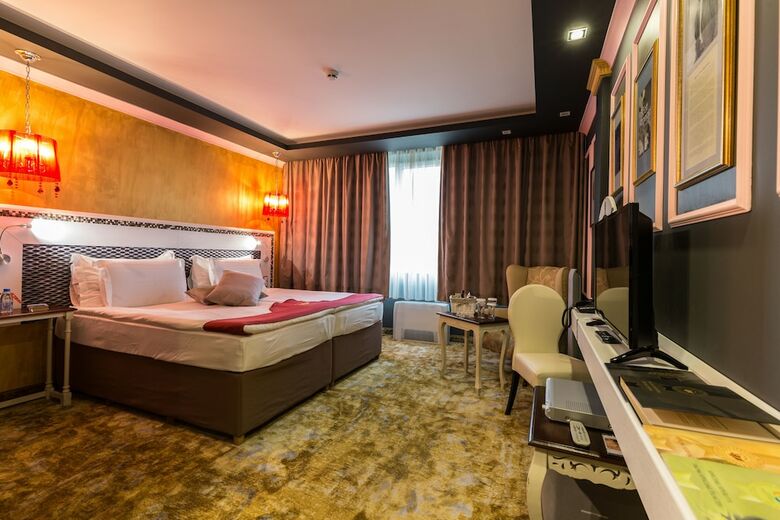 Diplomat Plaza Hotel & Resort