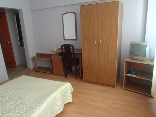 Paradise Hotel