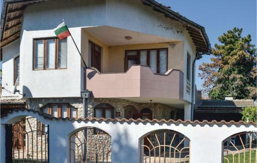 Three-bedroom Holiday Home In Krapets