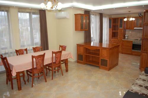 Hostal Mutafova House