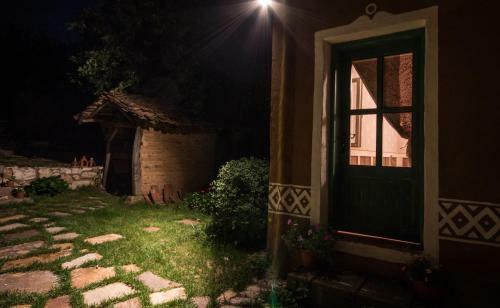 Bed & Breakfast Cob Camp