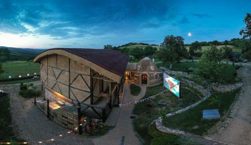 Bed & Breakfast Cob Camp