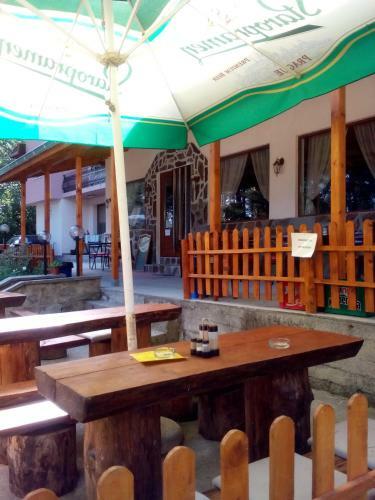 Hostal Family Hotel Shisharka