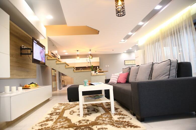 Heaven Hills Villa