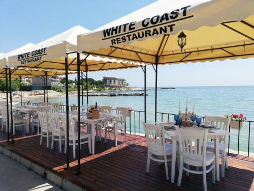 Hotel White Coast Beach Apartments