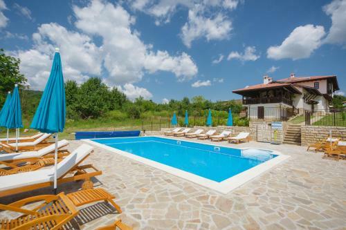 Hostal Complex Rayuvski Han