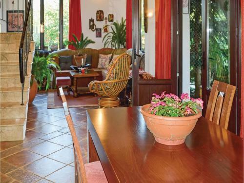 Three-bedroom Holiday Home In Velika