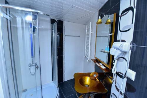 Hostal Gayane Hotel