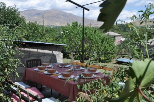 Under The Walnut B&b, Lunch And Rest Complex