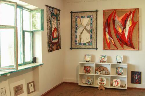 Art Gallery House In Fruit Garden
