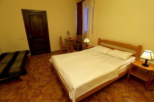 Hostal Daravand Guest House