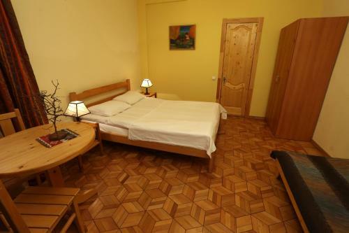 Hostal Daravand Guest House