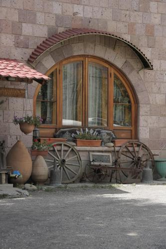 Hostal Daravand Guest House