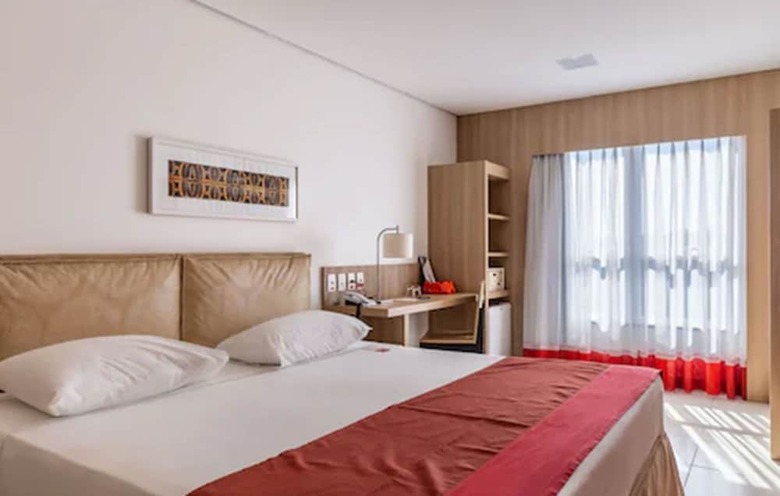Iu-� Hotel