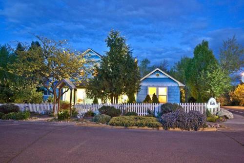Blue Moon House ~ Just Five Blocks From Osf!