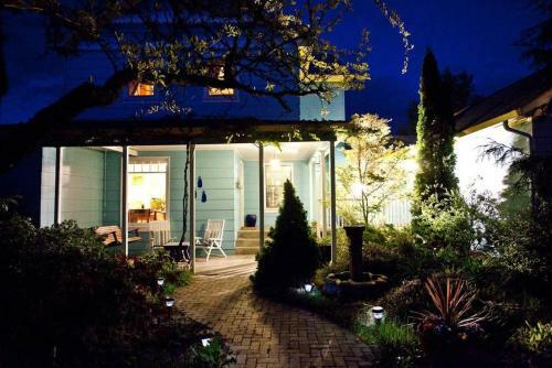 Blue Moon House ~ Just Five Blocks From Osf!