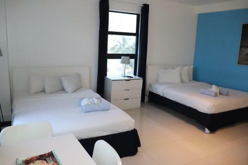 Large Studio On Hollywood Beach- Sleeps 4 And Kitchenette
