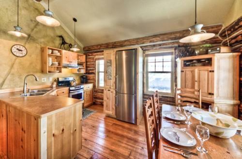 Cowboy Heaven Cabins-9 Rustic Ridge