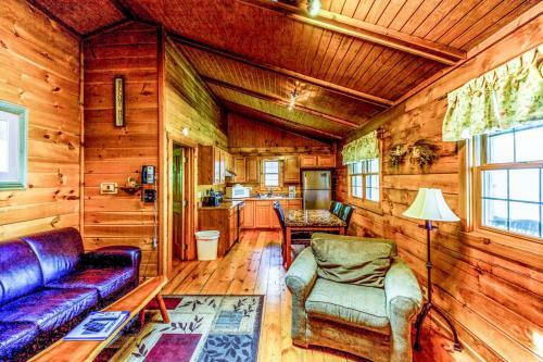 Blackjack - Hocking Hills Cabin