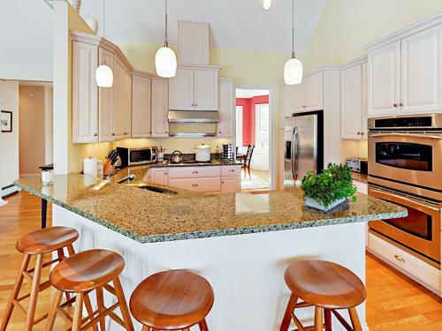 7 Apple Hill Lane Home