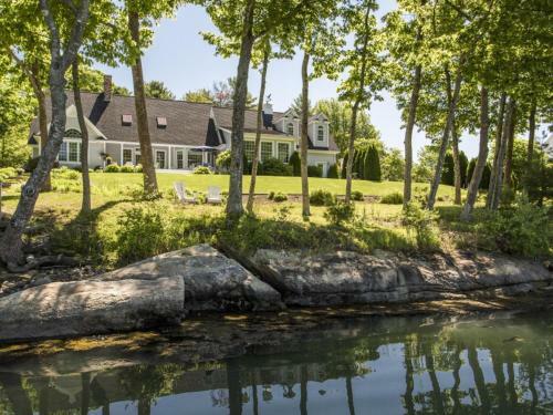 7 Apple Hill Lane Home