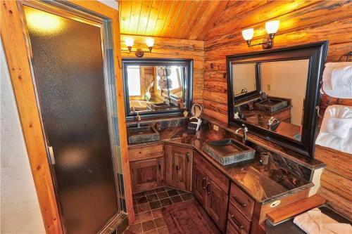 Black Bear Lodge (private Home)