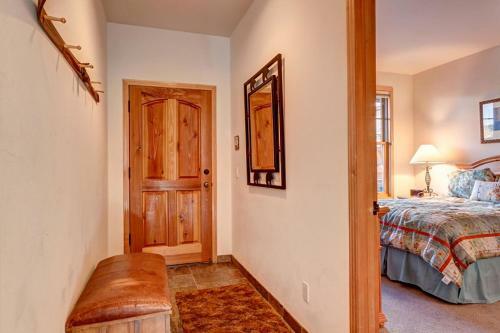 Corral 2b/2b Hot Tub 205w